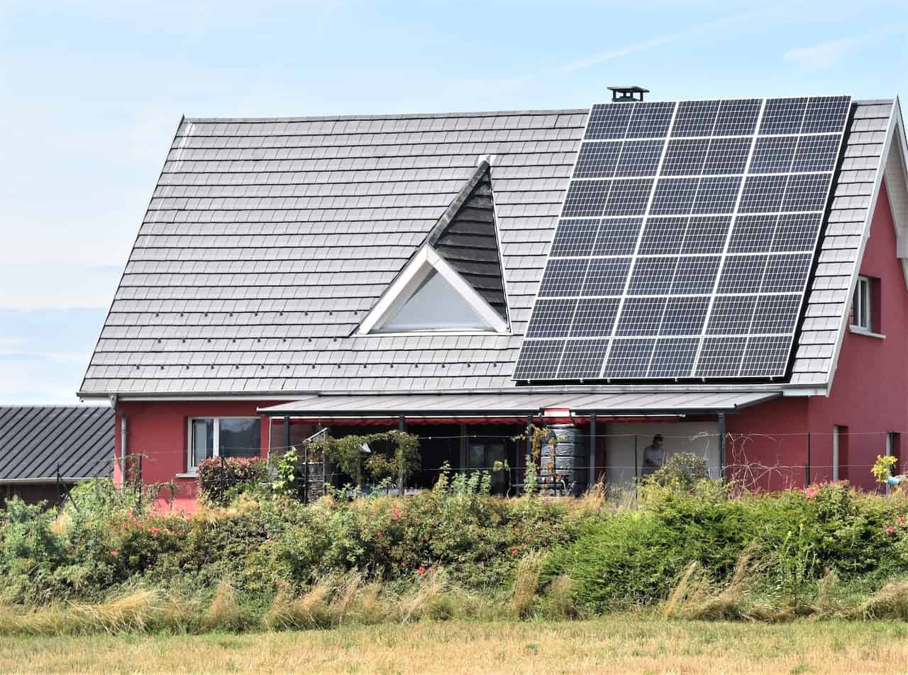 is it harder to sell a house with solar panels